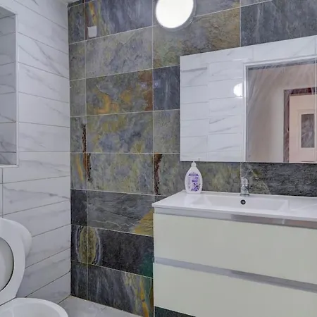 Spacious 6br Seafront
