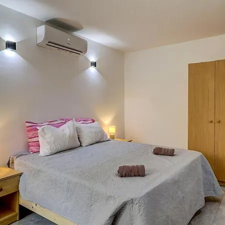 Apartment Spacious 6br Seafront Sliema