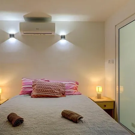 Spacious 6br Seafront Apartmán Sliema