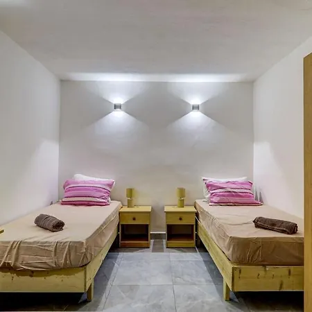 Spacious 6br Seafront * Sliema